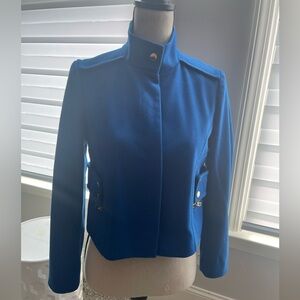 Carlisle Woman’s Jacket is stunning with gold buttons Sz 2in gently condition